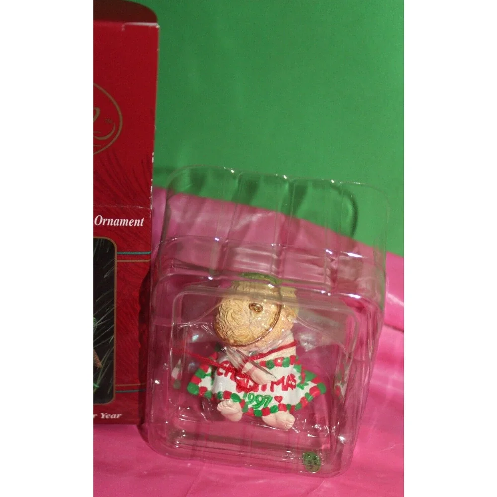 Carlton Heirloom Collector's Club 1997 Member's Only Ornament Heavenly Handiwork
